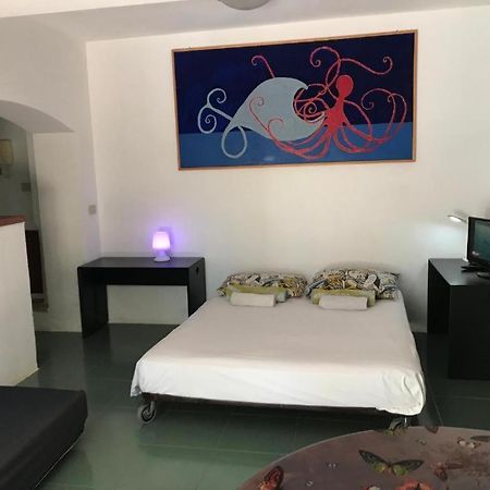 Park House Mini Apartment Мондело Екстериор снимка