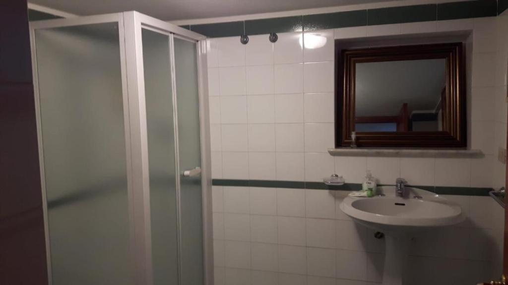 Park House Mini Apartment Мондело Екстериор снимка